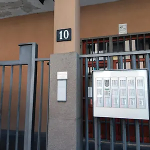 Cara Revello , Milano Italia